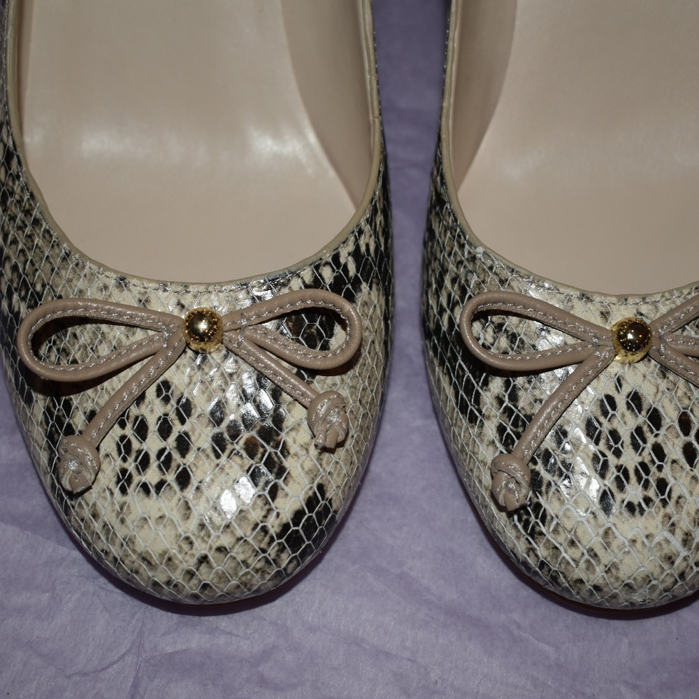 COPY - shoes. They are worn off inside sole. Ask for picture.